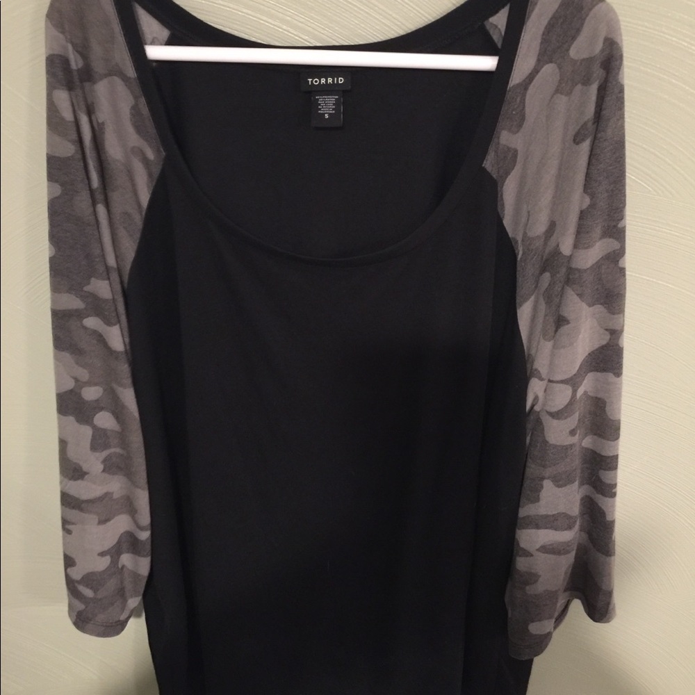 NWOT! Black and Camo raglan tee from Torrid